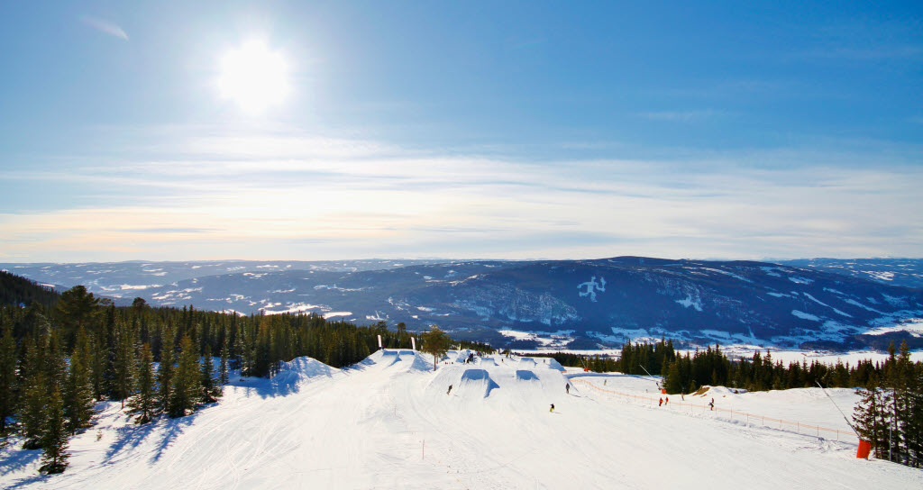 Foto: Vegard Breie, Hafjell.no Beautifull day for skiing in Hafjell